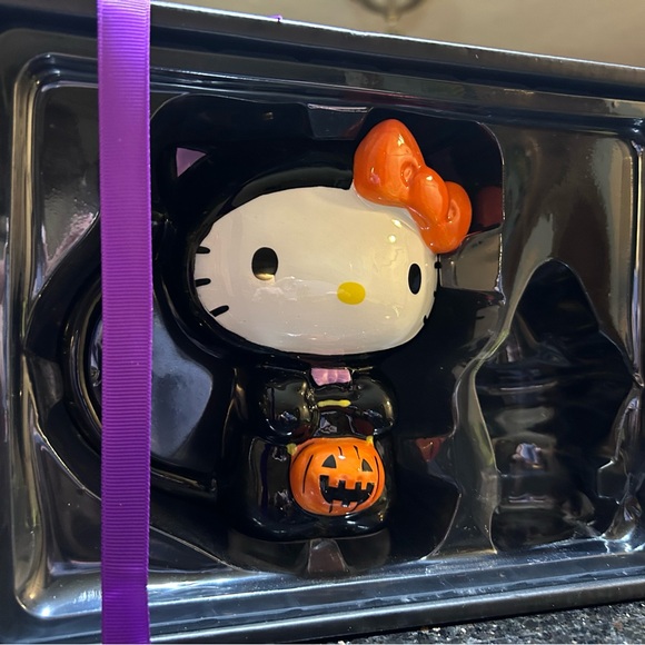 New Blue Sky Sanrio Hello Kitty with pumpkin halloween mug - Picture 9 of 13